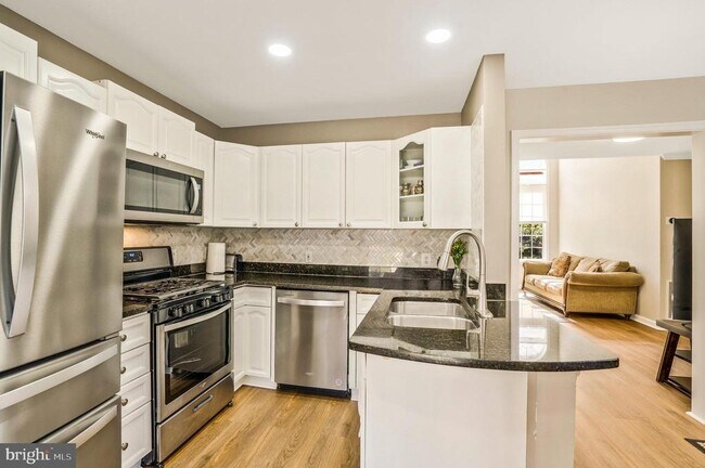 Building Photo - 2430 Garnett Dr