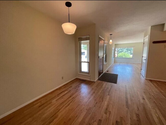 Building Photo - 100 La Placita Cir