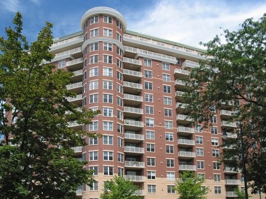 Building Photo - 360 W Washington Ave