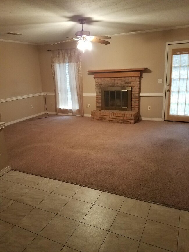 Building Photo - 381 Brookwood Lake Pl