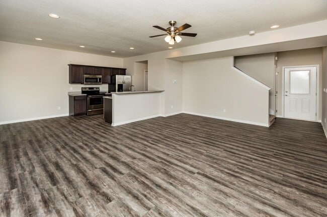 Building Photo - 925 SE 10th Ln