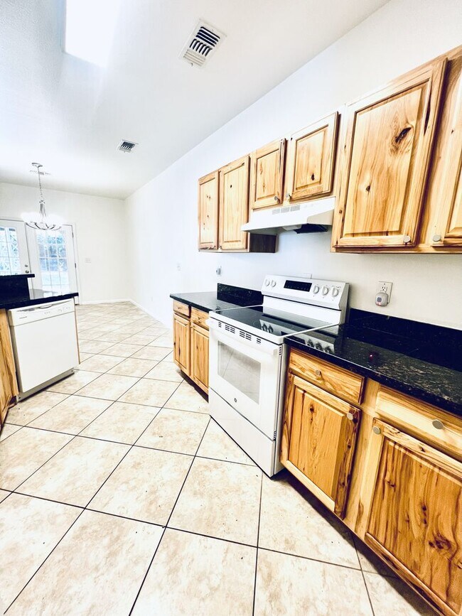 Foto del edificio - 3-Bedroom/2-Bath Duplex in Lago Vista