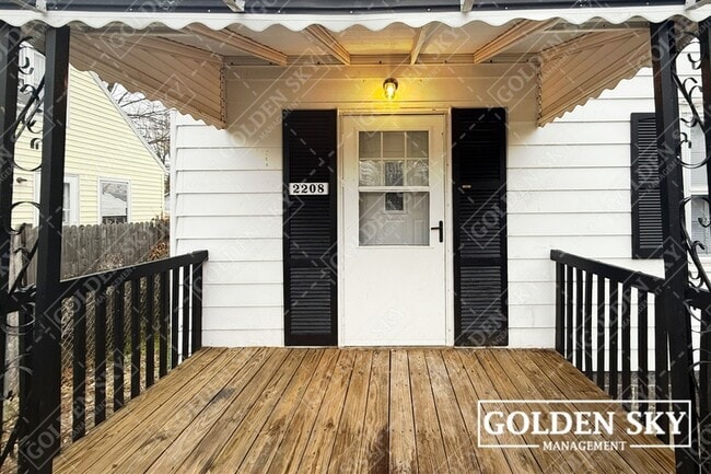 Building Photo - 2208 S Pershing Dr