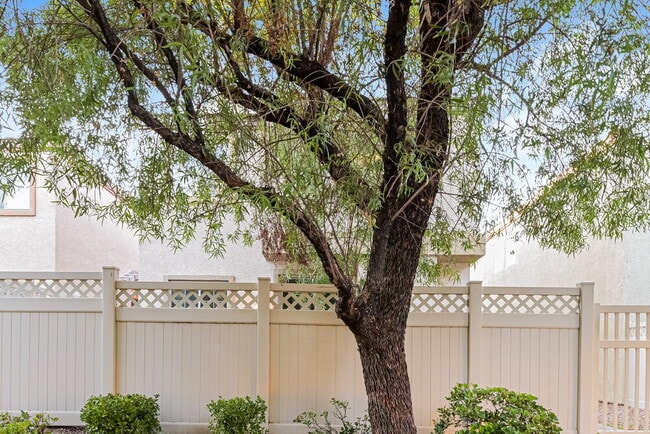 Building Photo - 6412 Yucca Ridge Ct