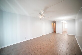 Building Photo - 2325 W Pensacola St