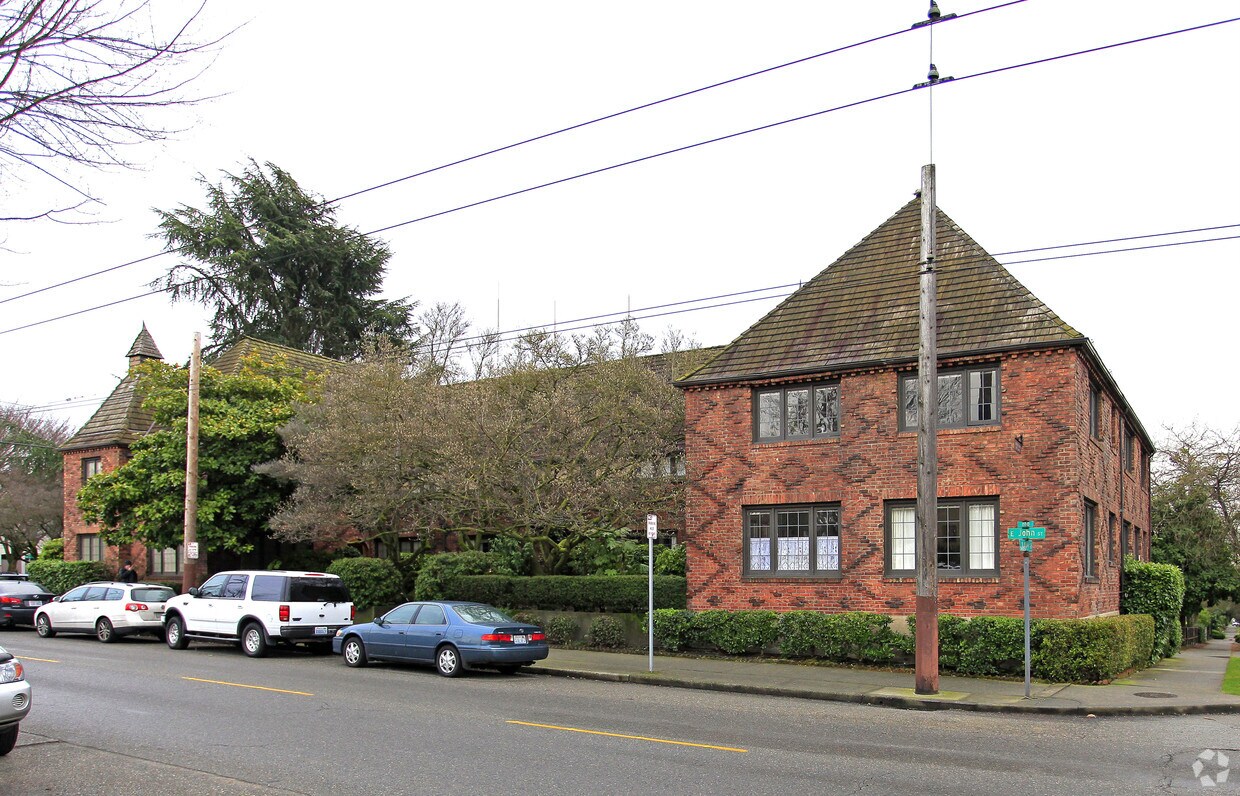 Foto principal - 1405 E John St