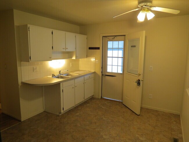 Building Photo - New rental in southern pines subdivision