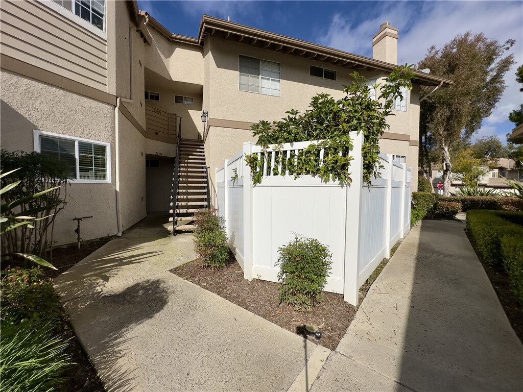Primary Photo - 24306 Val Verde Ct