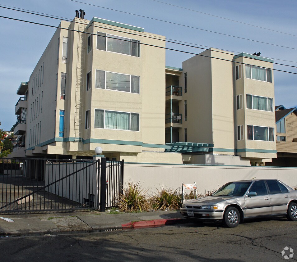 Building Photo - Waters Edge Apartments