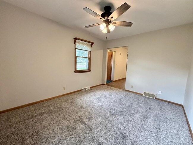 Building Photo - 718 E Elm St