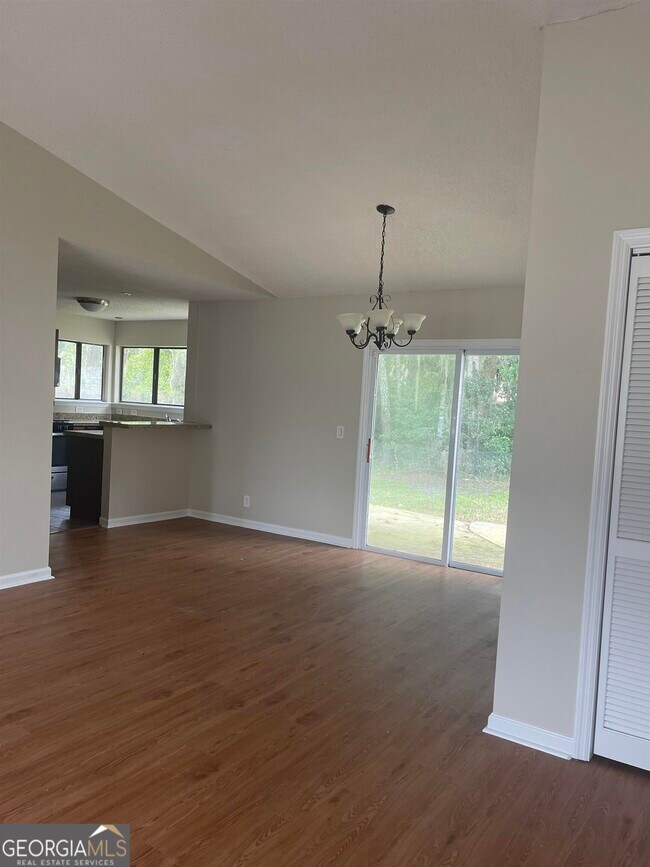 Building Photo - 414 Sunnyside Dr