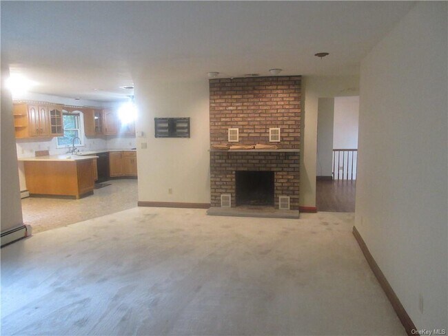 Building Photo - 12 Lindbergh Ln