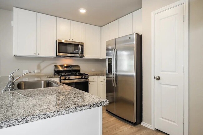 Foto del edificio - 5735 Leon Pl