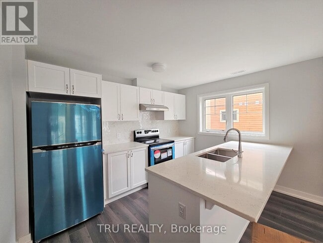 Building Photo - 200 Anyolite Private