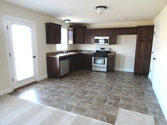 Building Photo - 1345 Heatherwood Dr