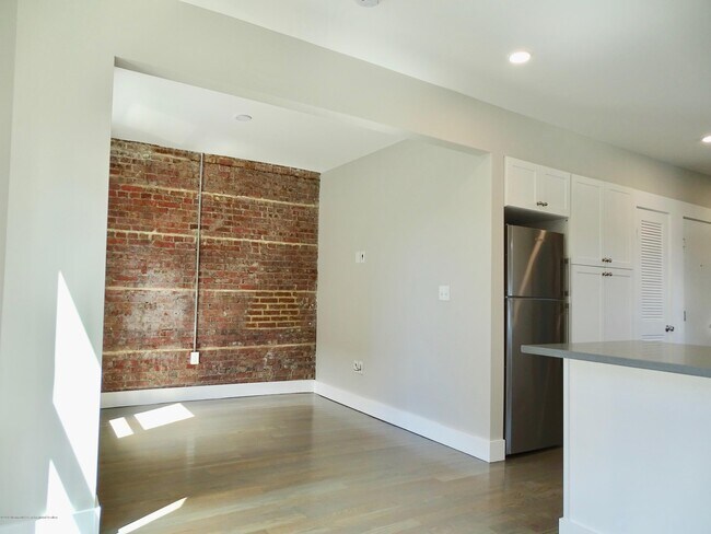 Foto del edificio - 410 Bond St