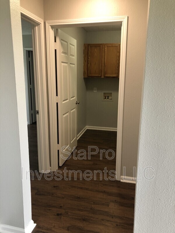 Building Photo - 114 Village St