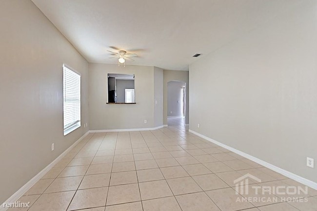 Foto del edificio - 10616 Lakeside Vista Dr