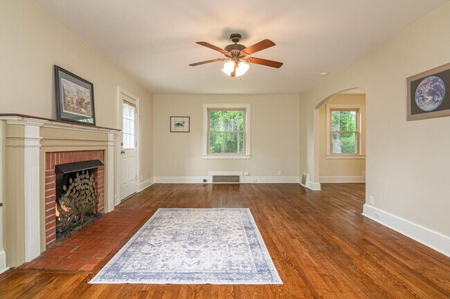 Building Photo - Charming Three-Bedroom Home East of Asheville