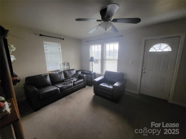 Building Photo - 13813 Holbrooks Rd