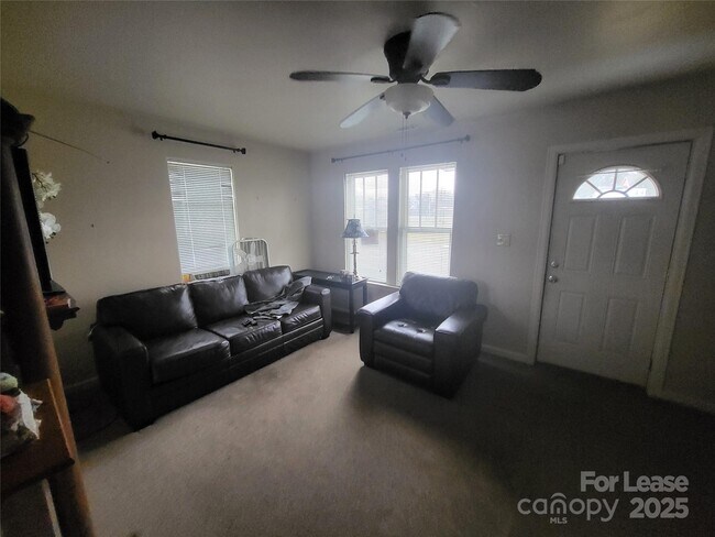 Foto del edificio - 13813 Holbrooks Rd