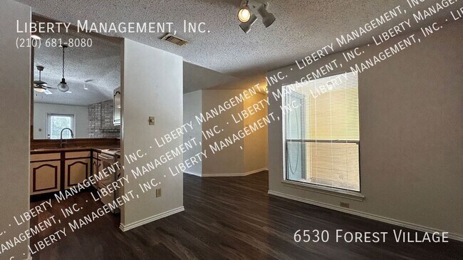 Foto del edificio - 6530 Forest Village