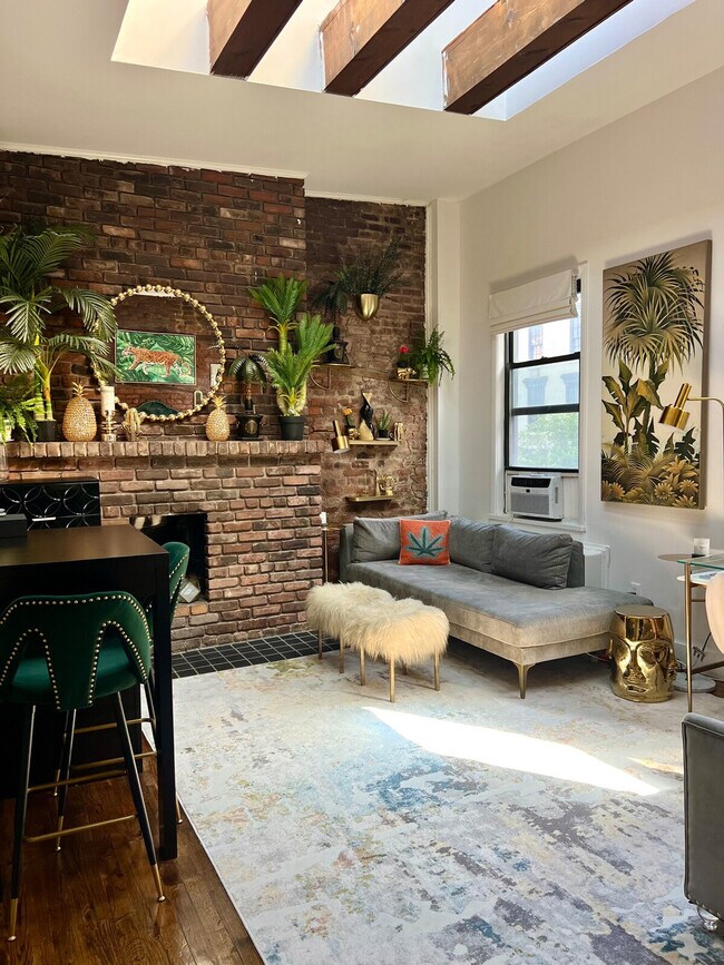Foto del edificio - 329 W 19th St