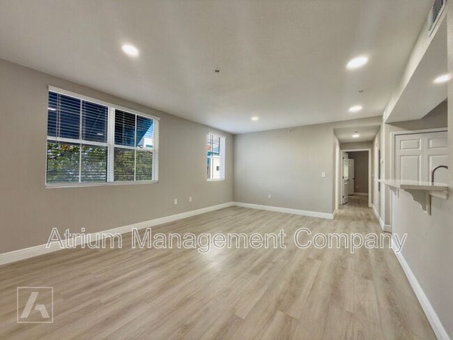 Building Photo - 2902 N Orange Ave