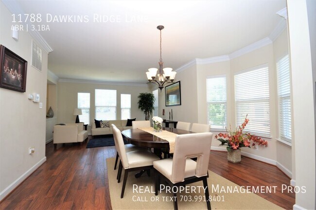 Foto del edificio - Qualify for a zero deposit? Deck backing t...