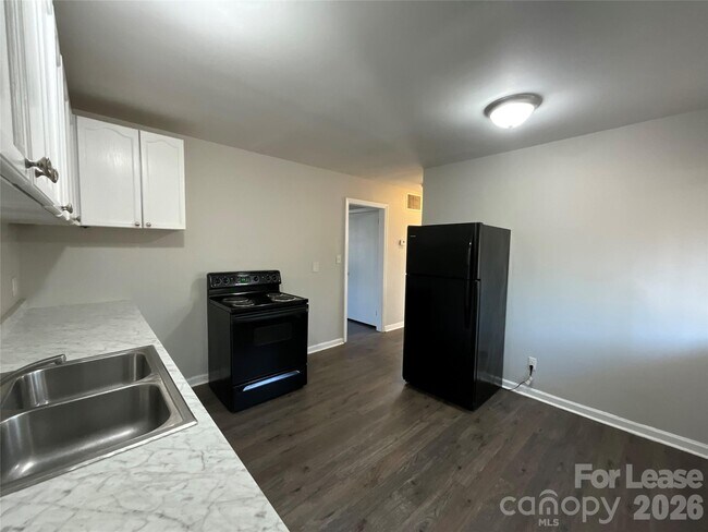 Foto del edificio - 520 Blendwood Dr