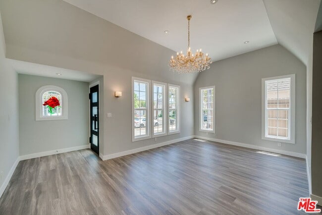 Building Photo - 481 S Holt Ave