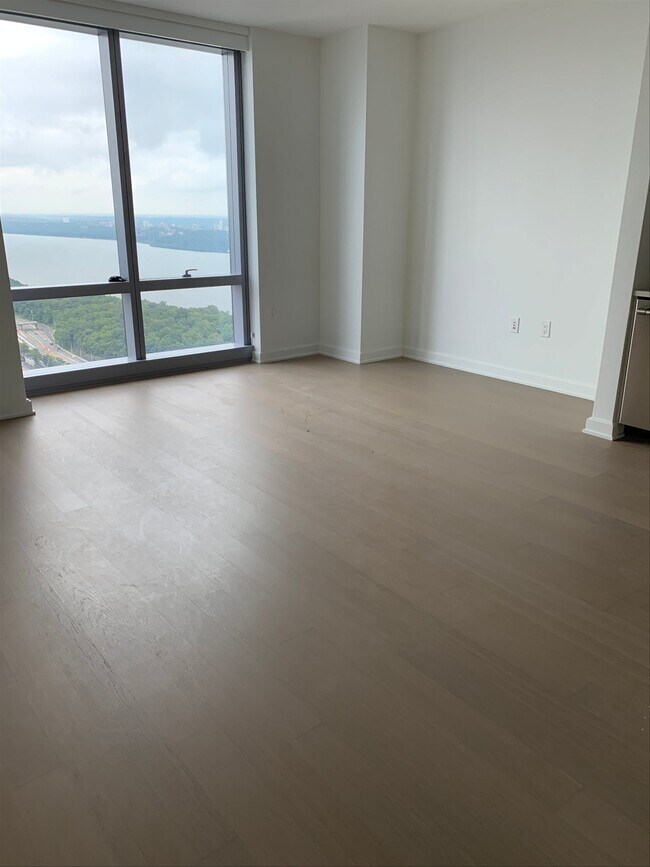 Building Photo - 2020 Hudson Street Apt #901, Fort Lee, NJ ...