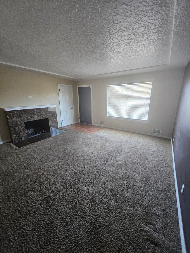 Building Photo - 207 NE 88th Ave