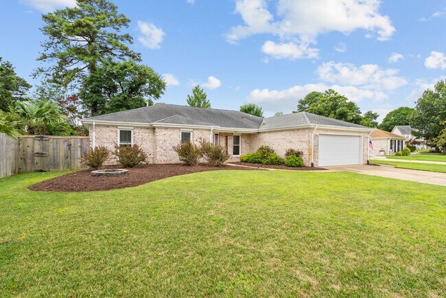 Building Photo - Stunning home in Pine Meadows Ready for Mo...
