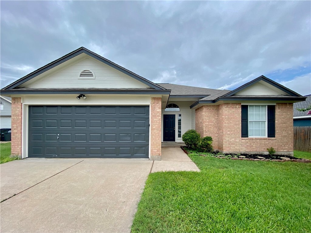 Foto principal - 811 Sonny Dr