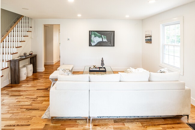 Building Photo - 84 Orchard St