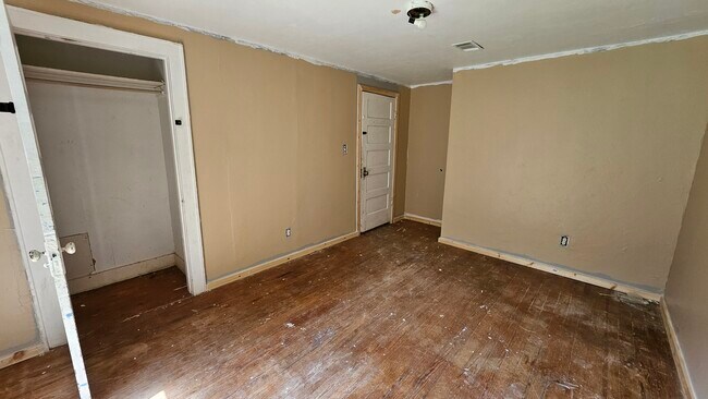 2nd Bedroom - 412 SW 28th St