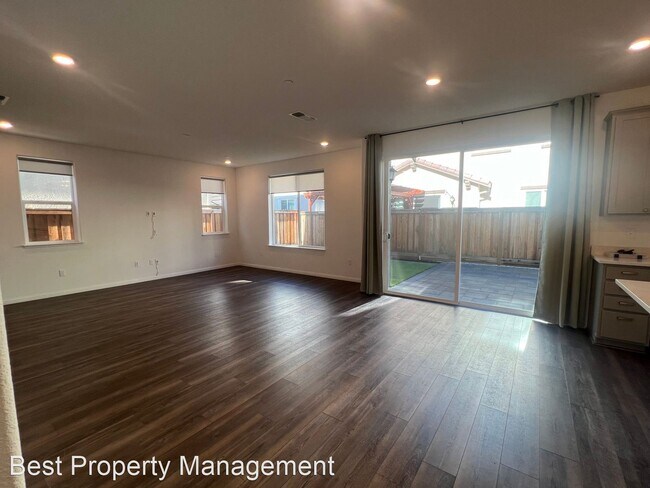 Building Photo - 4 br, 3 bath House - 229 Goose Creek Ave