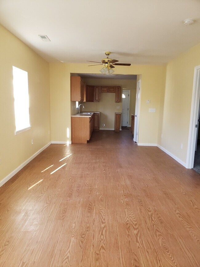 Foto del edificio - 812 E 8th St