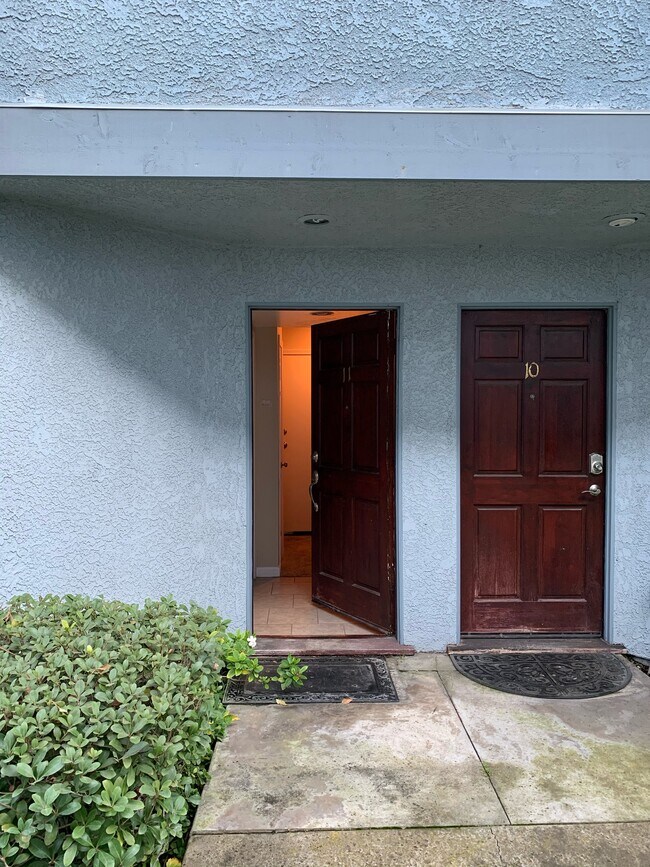 Front door - 206 E Plymouth St
