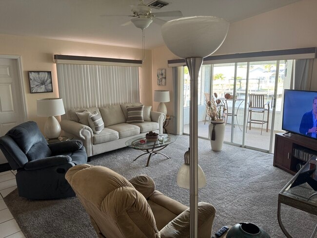 Foto del edificio - 4527 SE 6th Pl