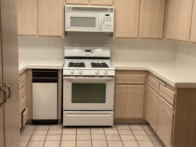 Kitchen - 8656 Fresno Cir