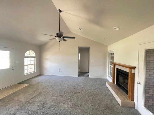 Foto del edificio - 2212 Peachwood Ct
