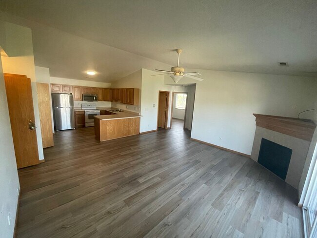 Foto del edificio - AVAILABLE July 2026!!!  2 bedroom, 1 bath condo in charming Oxford!