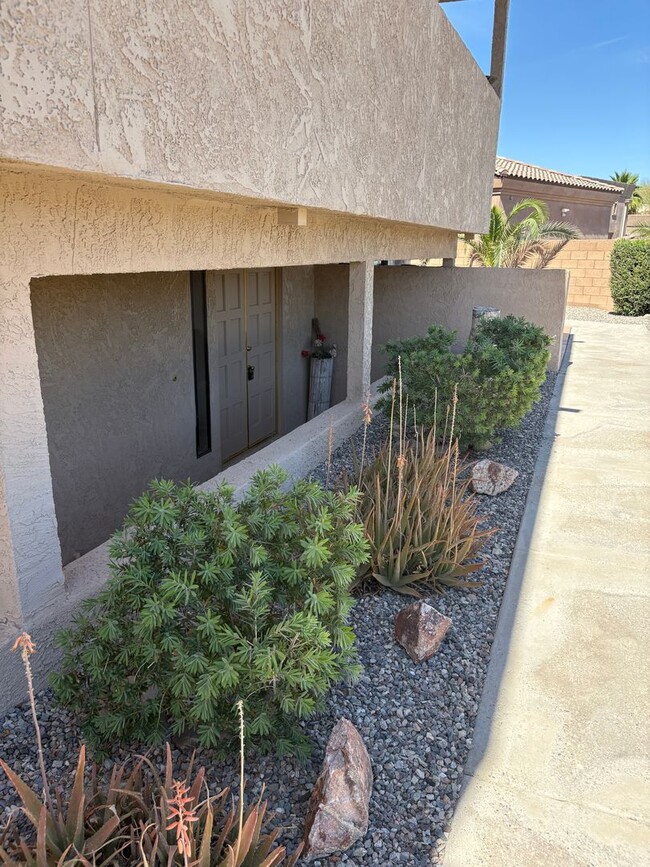 Building Photo - Golf Course Condo
