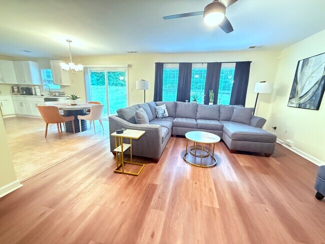 Sala de estar - 8253 Belmont Stables Dr