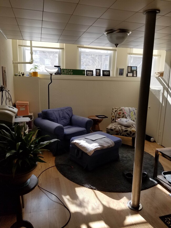 Sunroom Are - 1218 W Columbia Ave