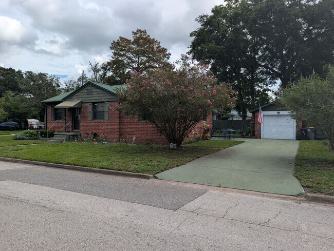 Foto del edificio - 2711 Stanwood Ave