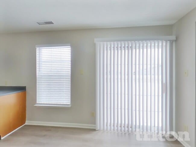 Building Photo - 9986 Split Rock Way