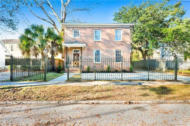 Building Photo - 305 Jackson St N